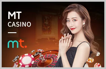 Hình ảnh người chơi đang tập trung vào màn hình slot game, thể hiện sự tính toán và chiến thuật